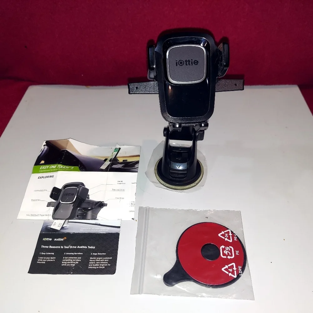 Nwot Iottie Easy Touch 4 Dashboard & Windshield Mounted Cellphone Holder